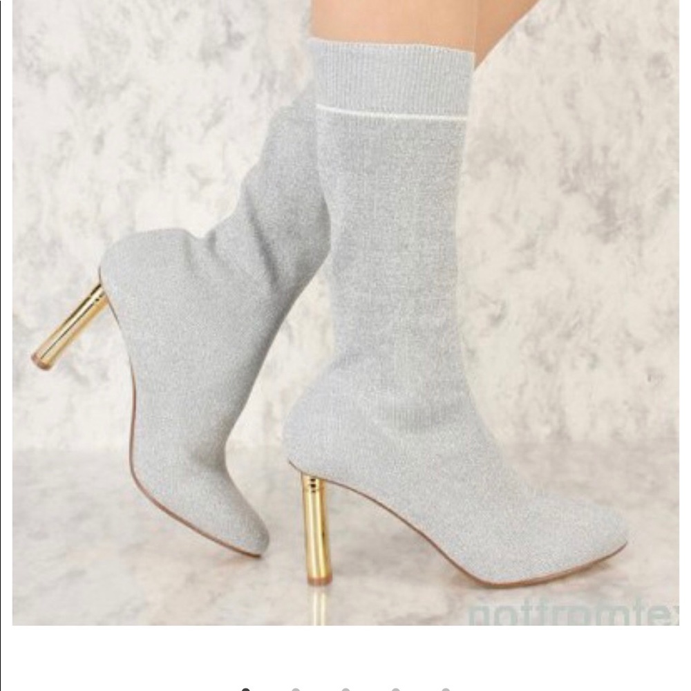 Women’s Gray (silver) bootie!